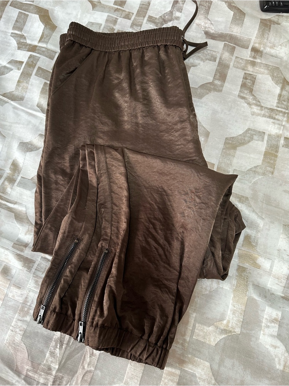 Simply Vera Vera Wang Brown Satin-Look Jogger Pants